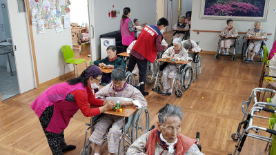 손근육 향상에 도움을 드리고 재미도 있는 목걸이 만들기