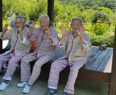 비타민D 충전하시는 중^^