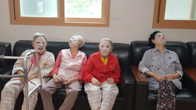 마스크팩 붙이기