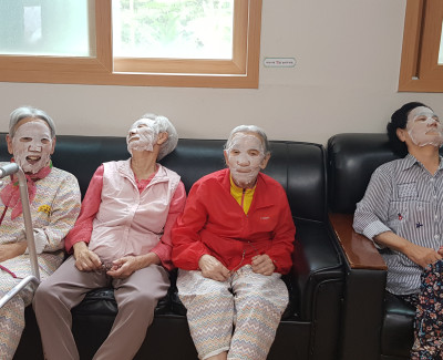 마스크팩 붙이기
