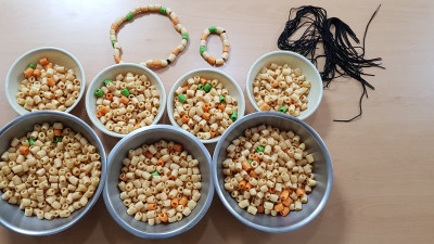 과자팔찌 만들기