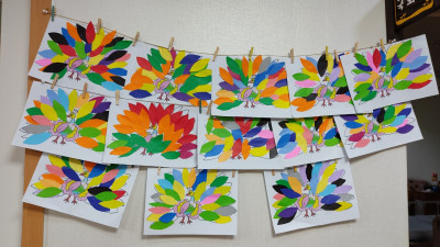 알록달록 공작 깃털 꾸미기