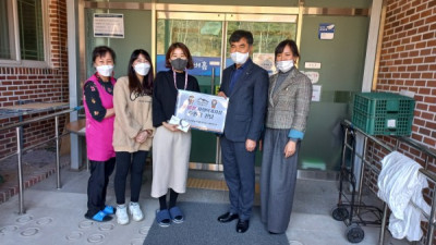 한국농어촌 공사에서 설 명절을 맞아 시설어르신들을 위해 아름다운 나눔으로 후원해 주셨습니다.^^
