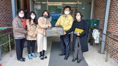 설 명절을 맞아 노인복지의 발전을 위해 나주시 강인규 시장님께서 직접 방문하셔서 후원해주셨습니다.