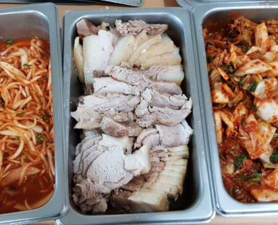 수육으로 맛있는 점심을~