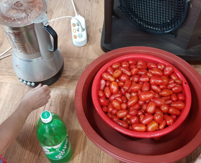 밴드체조도 하시고 토마토 생과일 쥬스도 드시고~~