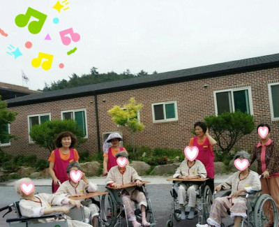 와상어르신들의 산책