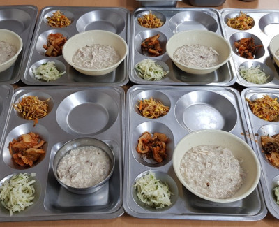 오늘의 특식 닭죽