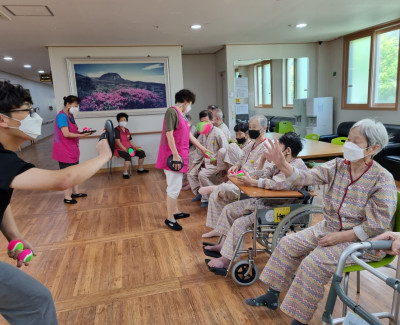 신난 '캐치볼 던지기'활동