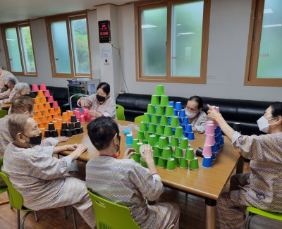 재미있는 종이컵 쌓기 놀이^^