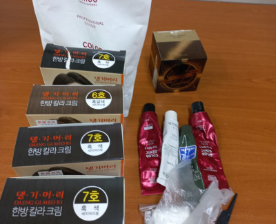어르신들께서 기분전환 할 겸 머리 염색을 해드렸습니다.